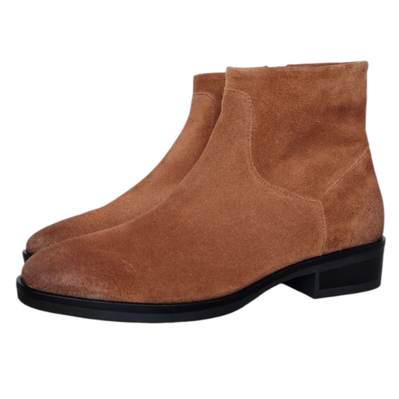 NWOT Clarks Pure Rose Suede Distressed Low Block Heel Ankle Booties Sz 6 - Picture 1 of 15